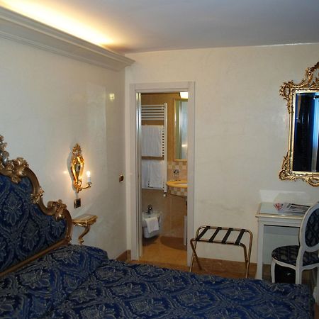 Vecellio Hotel Venesia Bagian luar foto