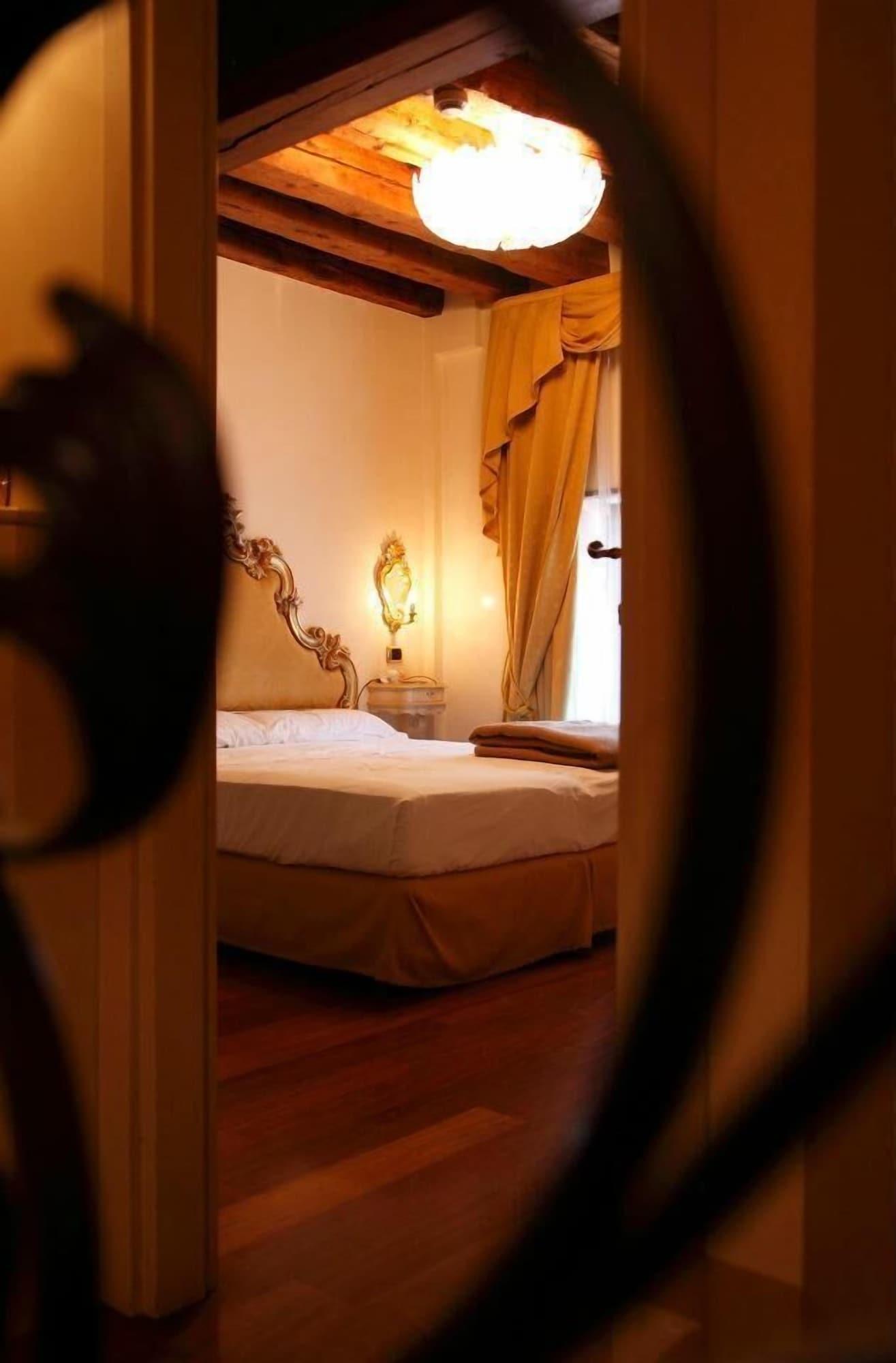 Vecellio Hotel Venesia Bagian luar foto