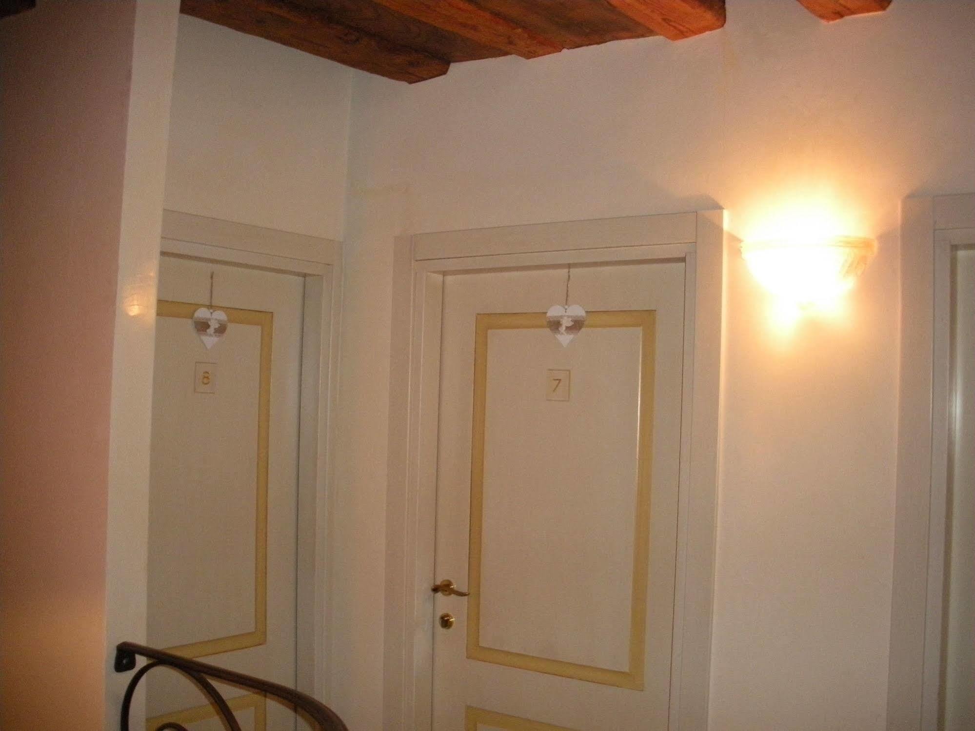 Vecellio Hotel Venesia Bagian luar foto